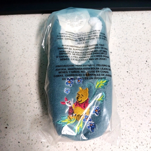 Vera Bradley Disney Winnie the Pooh Cozy Life Slippers NWT Small 5/6 - Picture 1 of 2